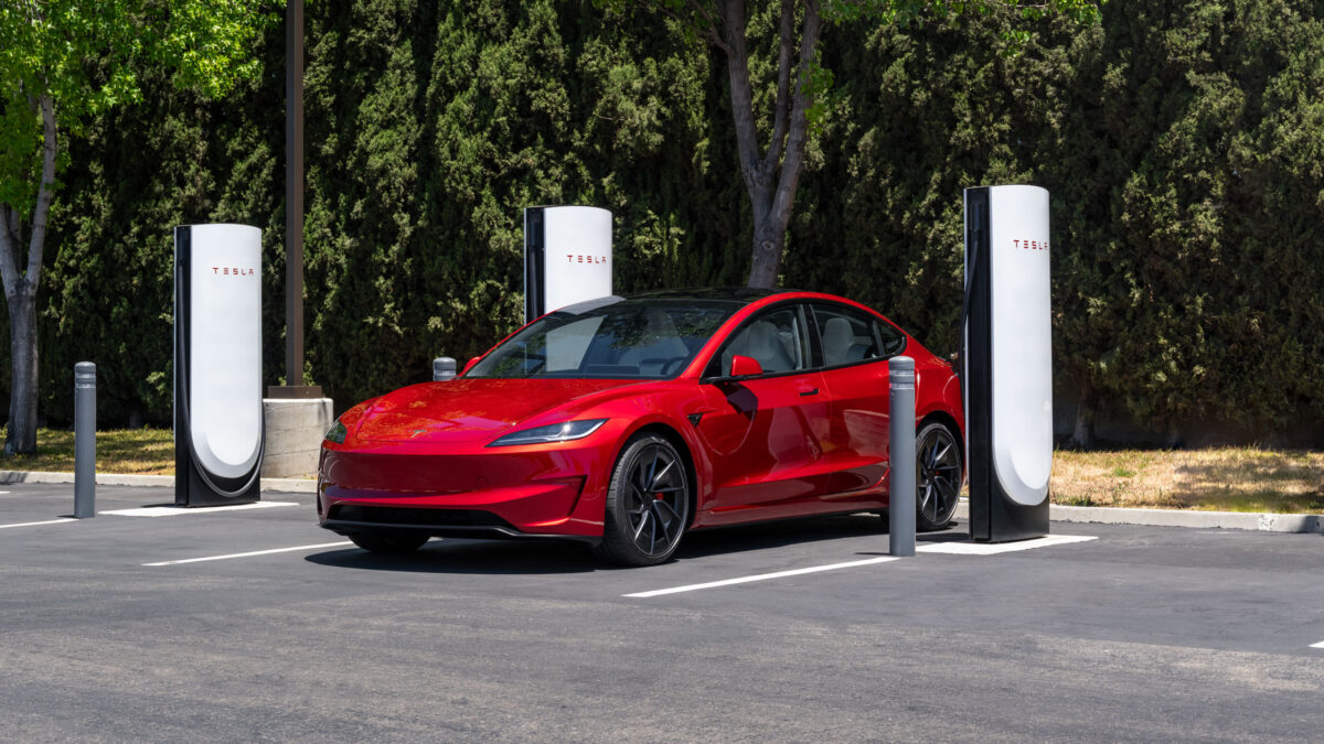 타사 전기차 개방을 설명하는 Tesla Supercharger 공식 이미지