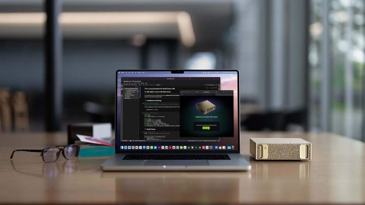 노트북 옆에 놓인 NVIDIA DGX Spark